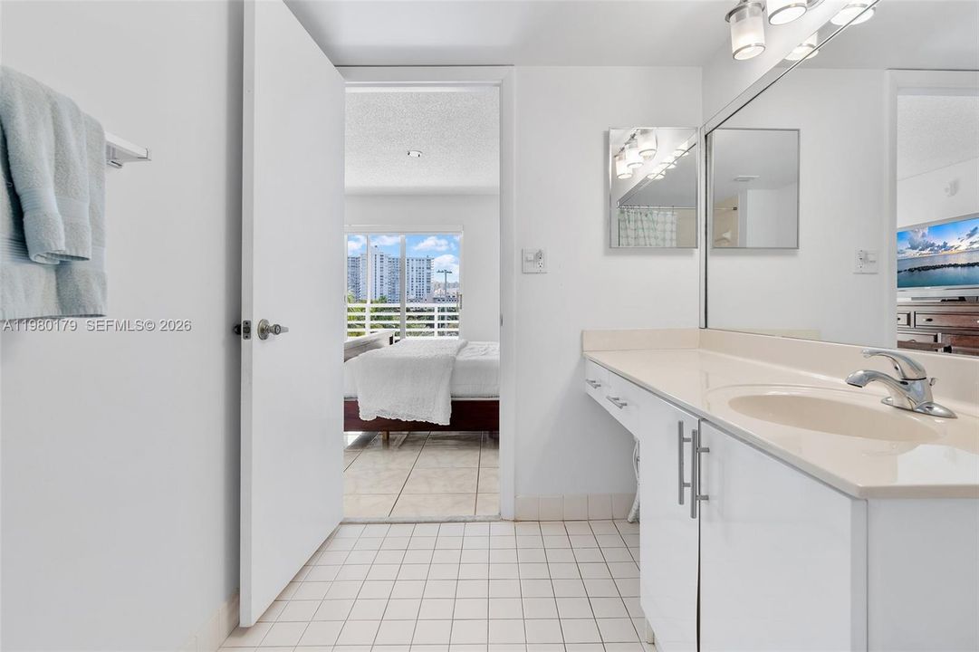 For Sale: $439,000 (2 beds, 2 baths, 1330 Square Feet)