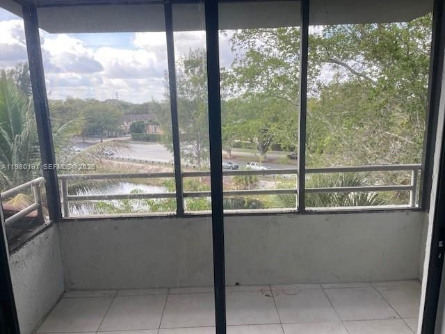 На продажу: $189,900 (3 спален, 1 ванн, 1293 Квадратных фут)