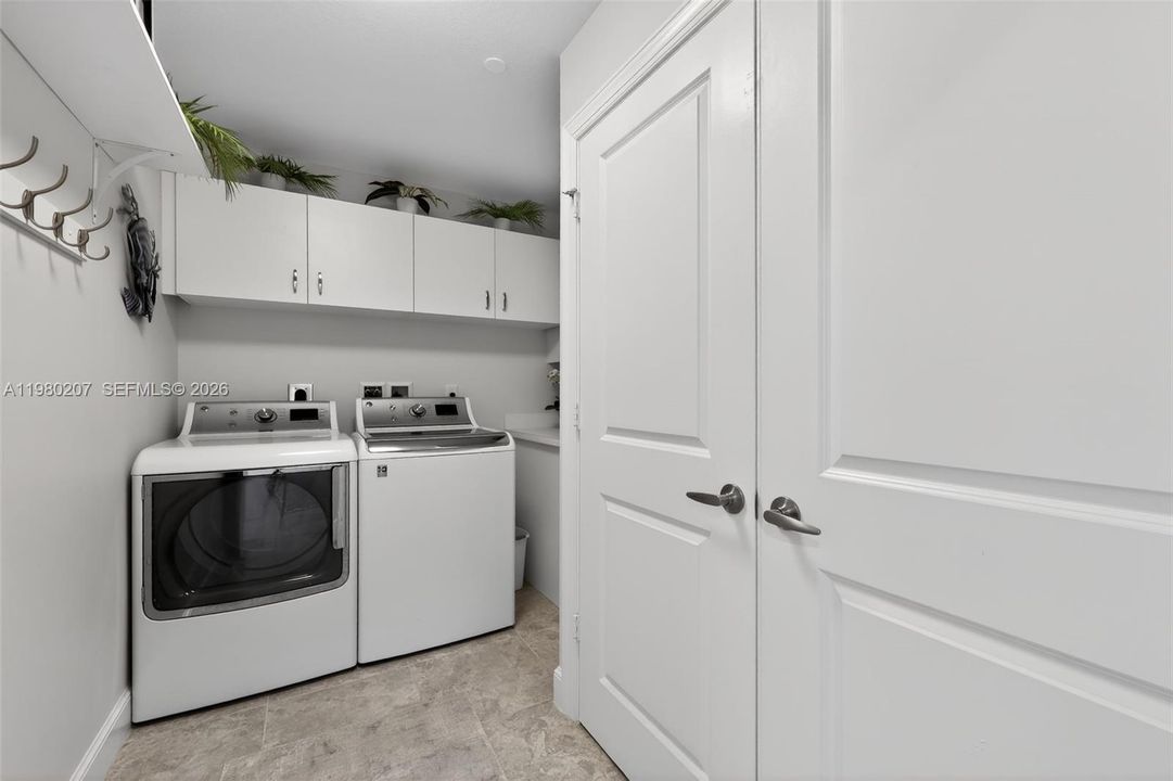 En Venta: $829,000 (2 camas, 2 baños, 1590 Pies cuadrados)