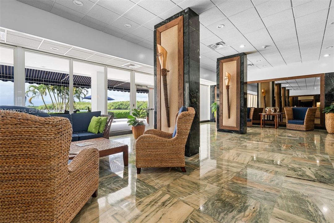 На продажу: $240,000 (1 спален, 1 ванн, 762 Квадратных фут)