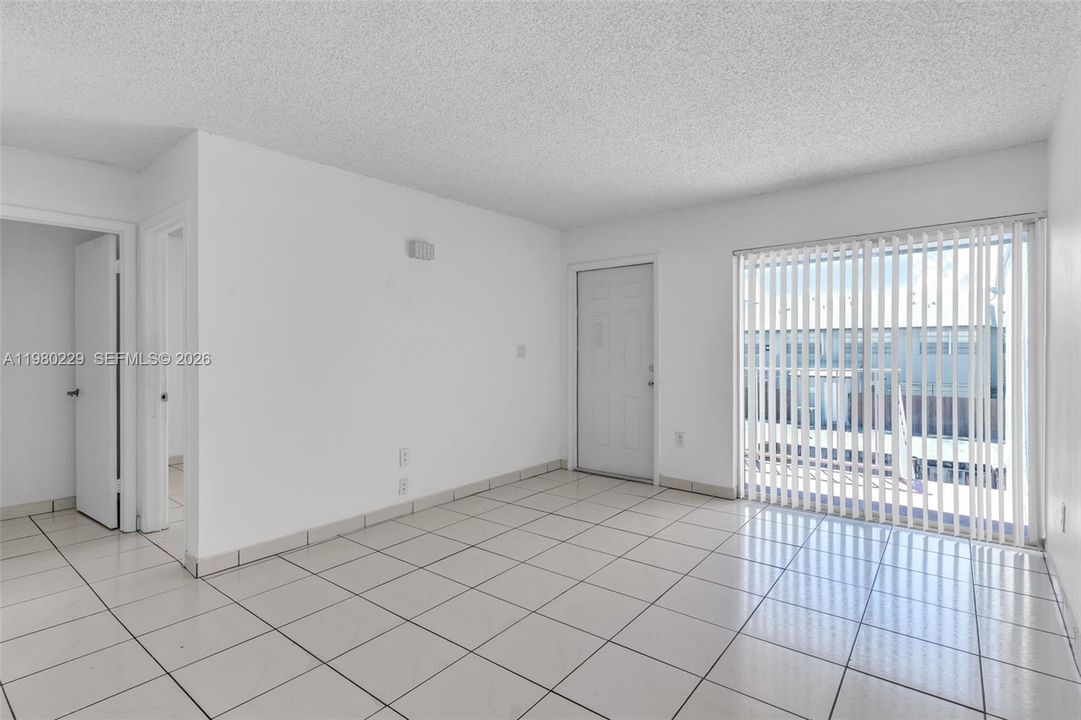 最近售出: $275,000 (2 贝兹, 2 浴室, 1050 平方英尺)