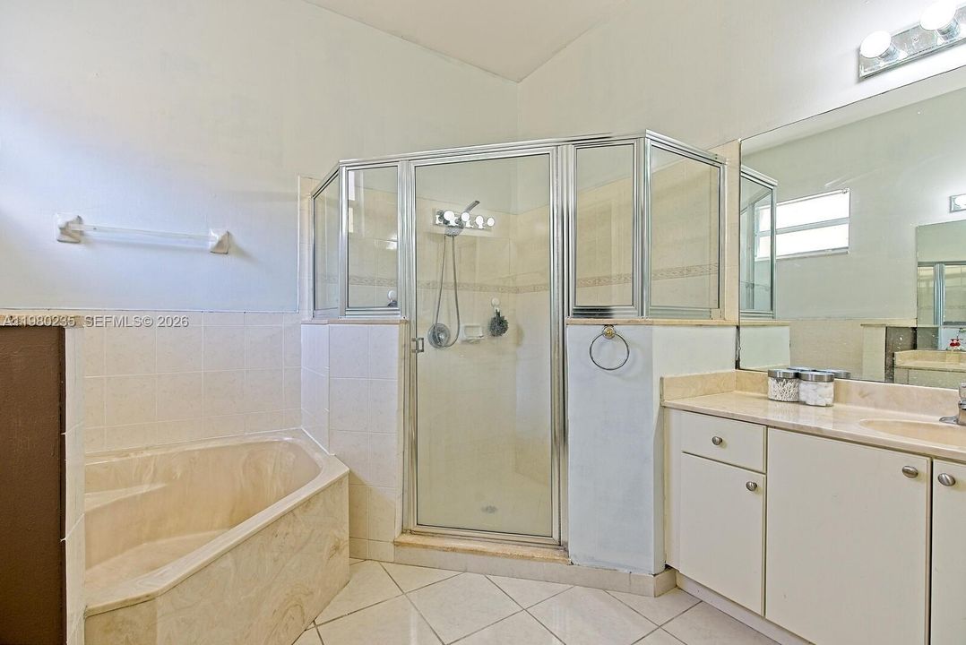 En Venta: $569,900 (4 camas, 3 baños, 2069 Pies cuadrados)