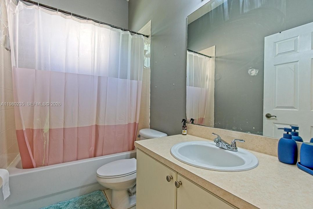 En Venta: $569,900 (4 camas, 3 baños, 2069 Pies cuadrados)