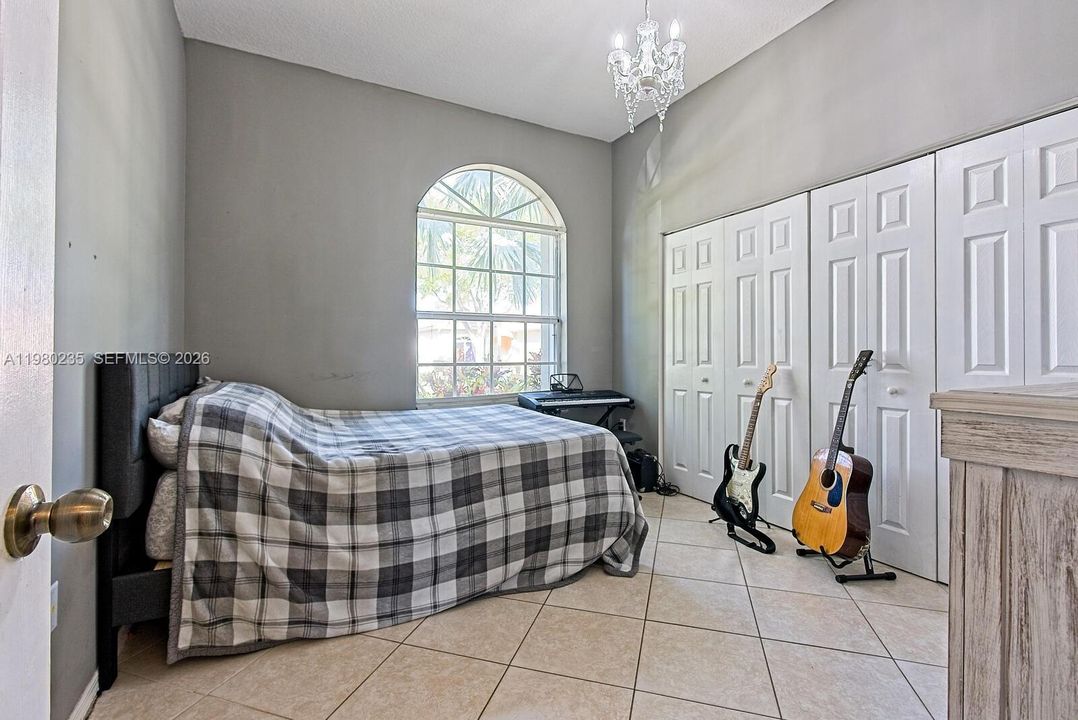En Venta: $569,900 (4 camas, 3 baños, 2069 Pies cuadrados)