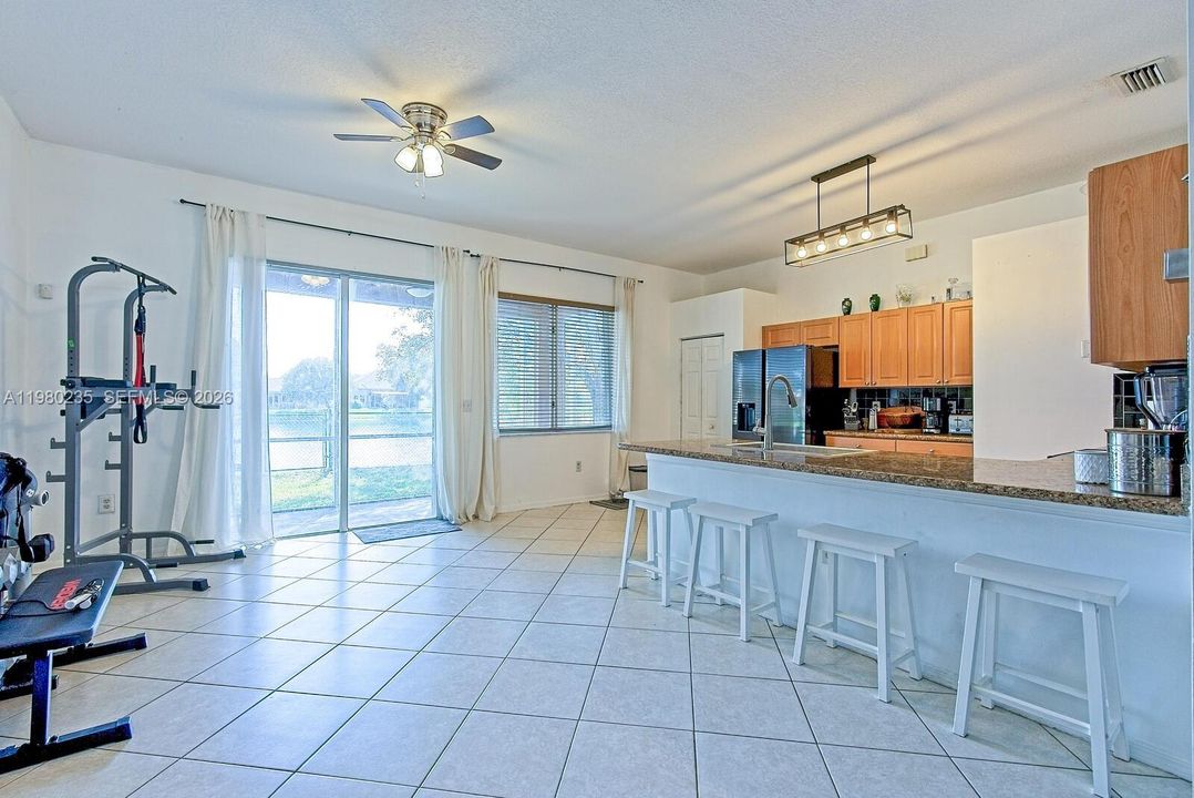 En Venta: $569,900 (4 camas, 3 baños, 2069 Pies cuadrados)
