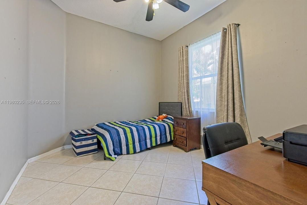 En Venta: $569,900 (4 camas, 3 baños, 2069 Pies cuadrados)