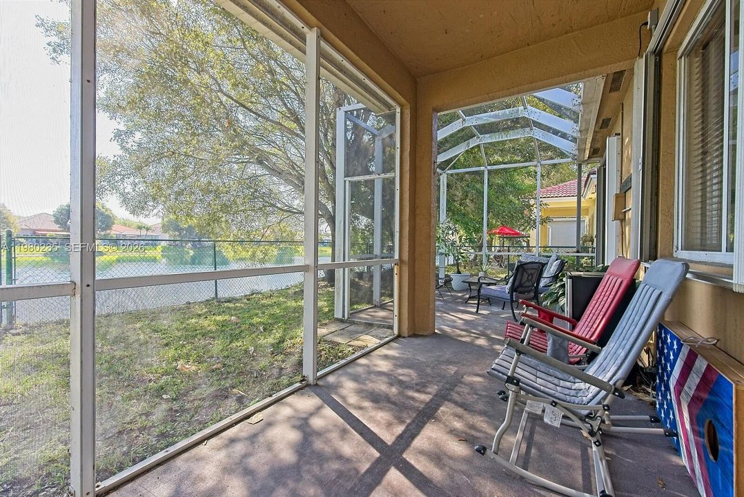 En Venta: $569,900 (4 camas, 3 baños, 2069 Pies cuadrados)