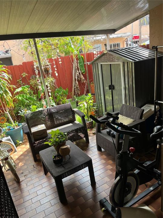 En Venta: $300,000 (2 camas, 2 baños, 1208 Pies cuadrados)
