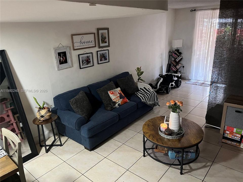 En Venta: $300,000 (2 camas, 2 baños, 1208 Pies cuadrados)