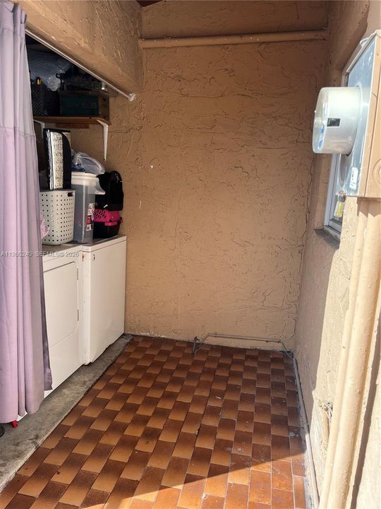 En Venta: $300,000 (2 camas, 2 baños, 1208 Pies cuadrados)