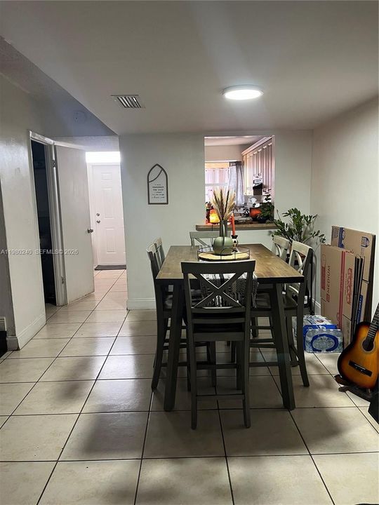 En Venta: $300,000 (2 camas, 2 baños, 1208 Pies cuadrados)