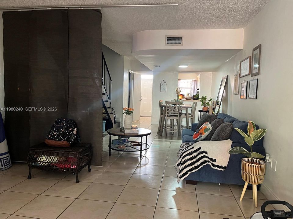 En Venta: $300,000 (2 camas, 2 baños, 1208 Pies cuadrados)
