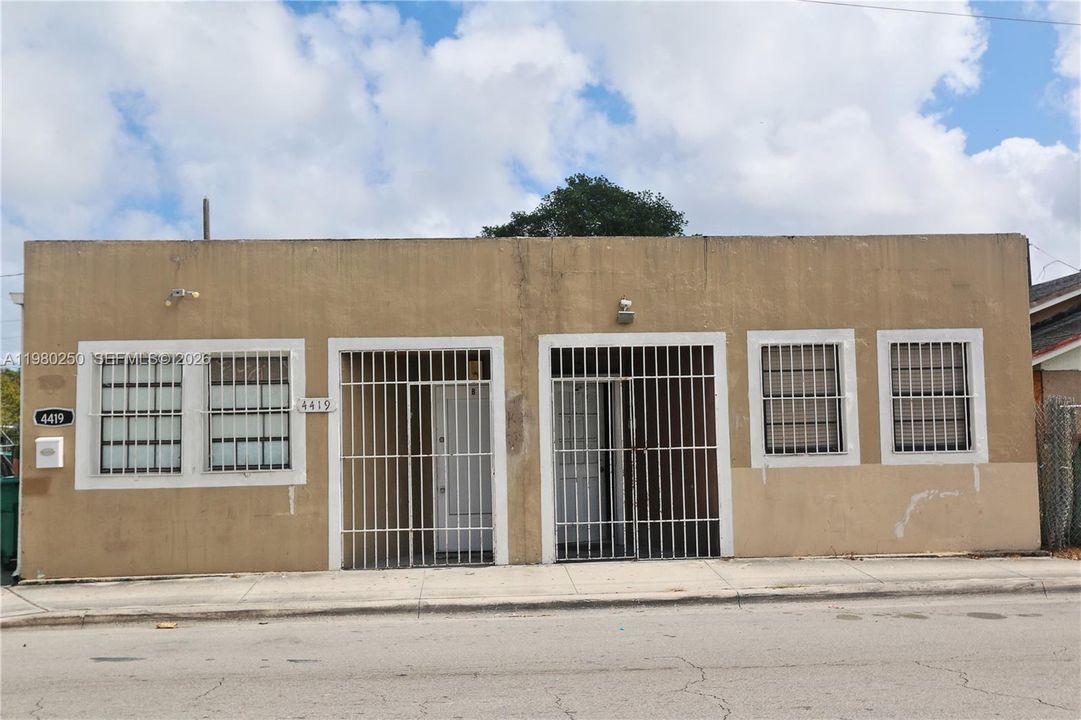 For Sale: $459,900 (0 beds, 0 baths, 1652 Square Feet)