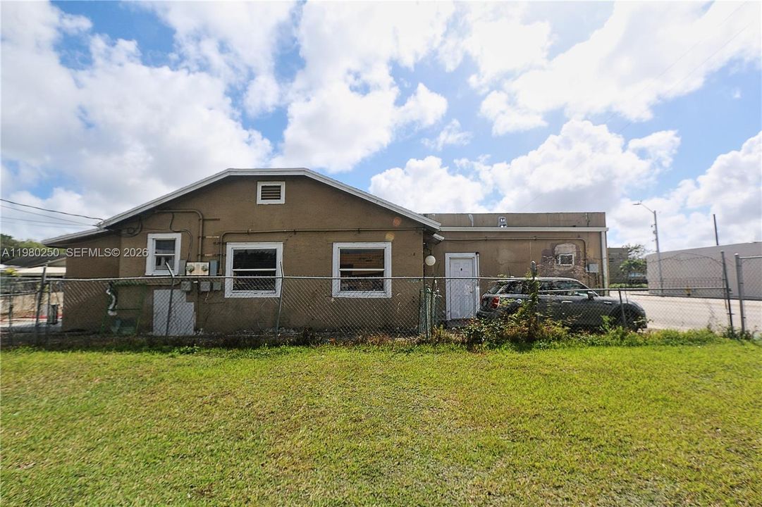 For Sale: $459,900 (0 beds, 0 baths, 1652 Square Feet)