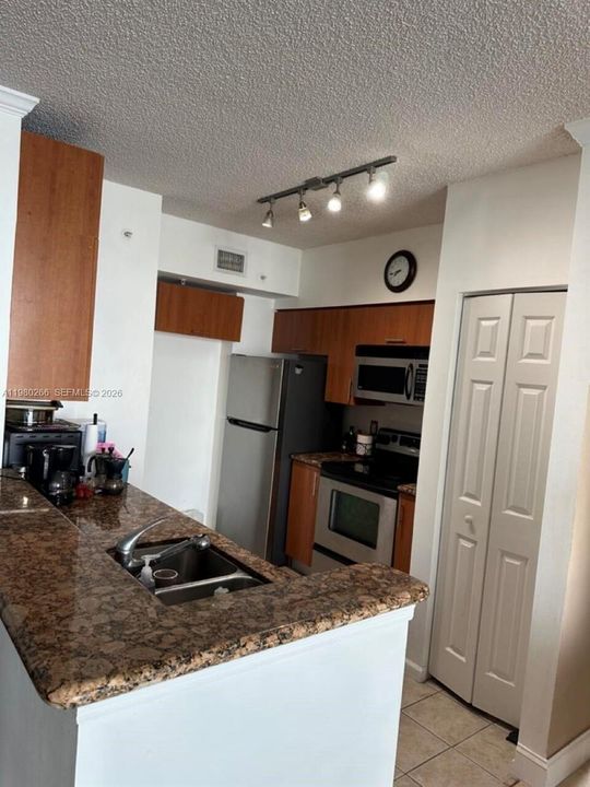 For Sale: $599,900 (3 beds, 2 baths, 1264 Square Feet)