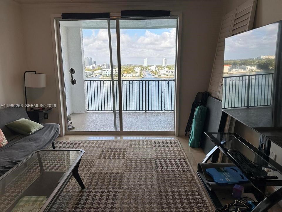 For Sale: $599,900 (3 beds, 2 baths, 1264 Square Feet)