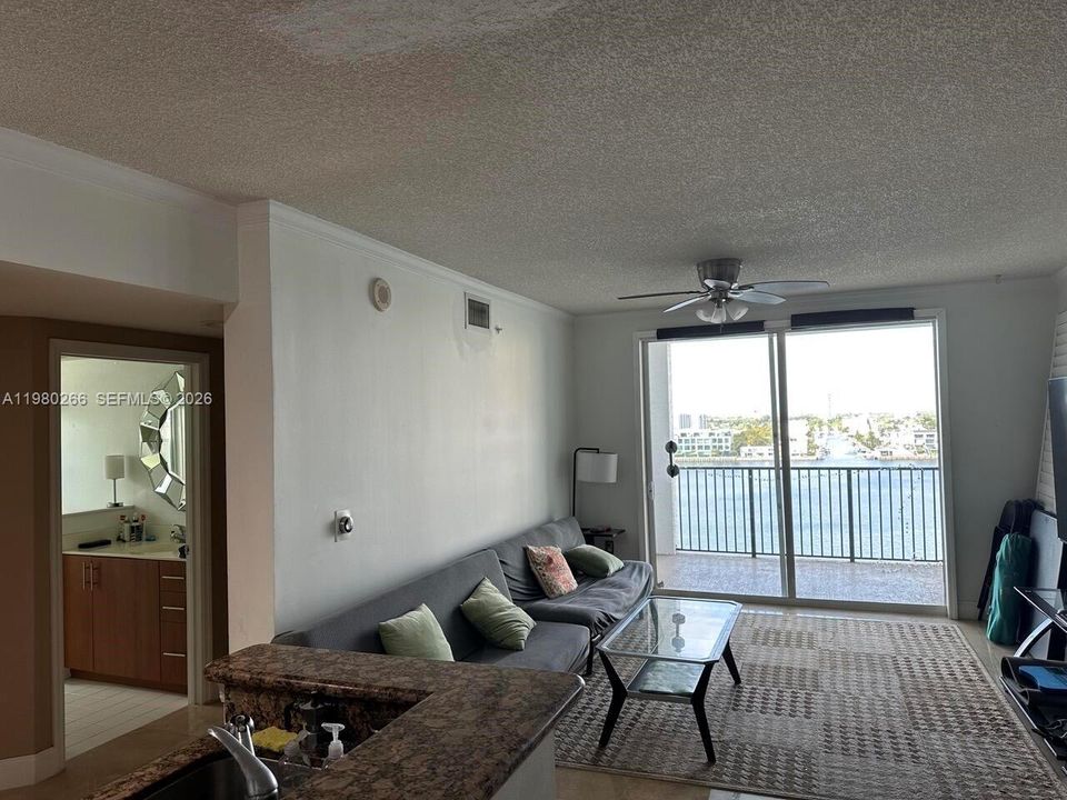 For Sale: $599,900 (3 beds, 2 baths, 1264 Square Feet)