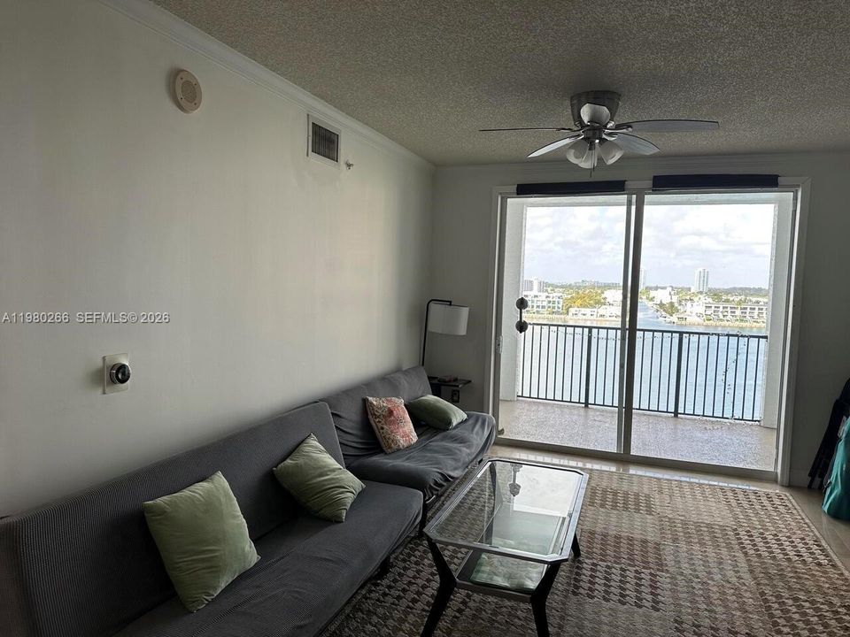 For Sale: $599,900 (3 beds, 2 baths, 1264 Square Feet)