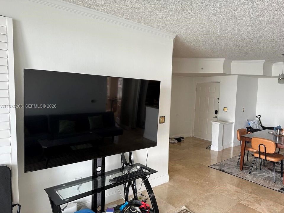 For Sale: $599,900 (3 beds, 2 baths, 1264 Square Feet)