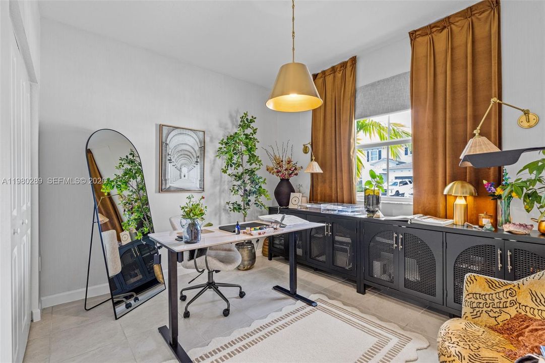 Недавно продано: $680,000 (4 спален, 3 ванн, 1870 Квадратных фут)