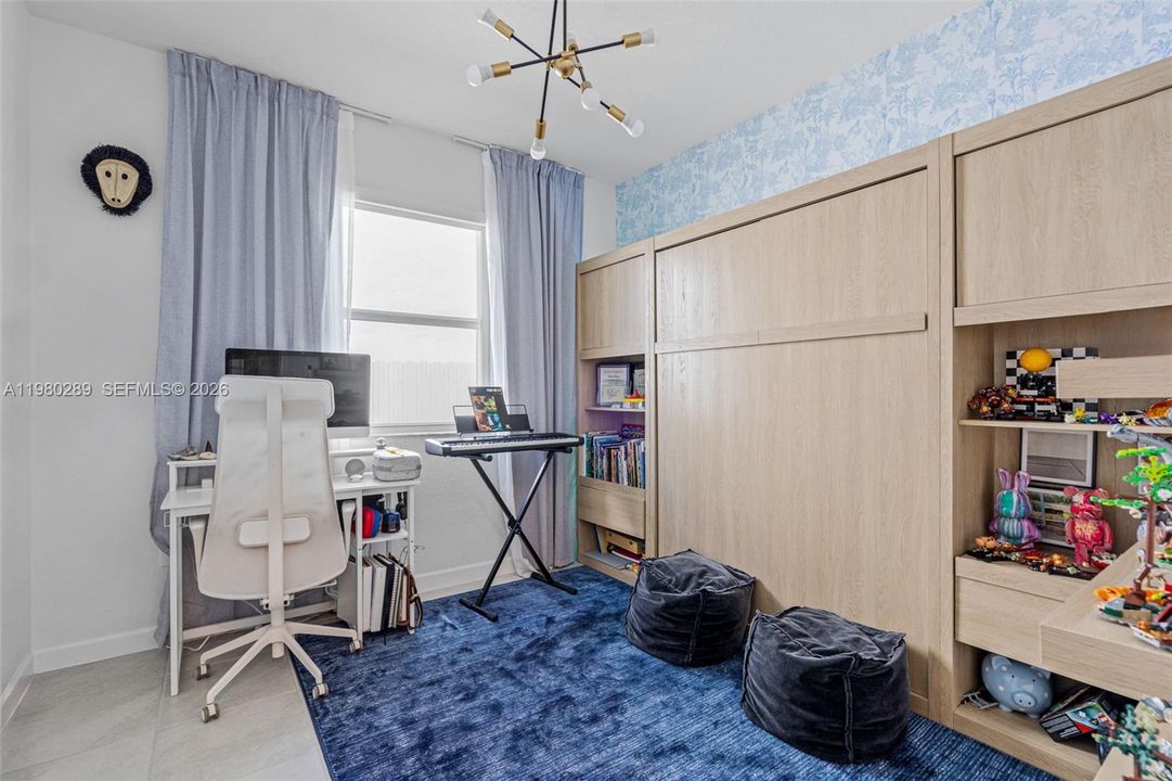 Недавно продано: $680,000 (4 спален, 3 ванн, 1870 Квадратных фут)