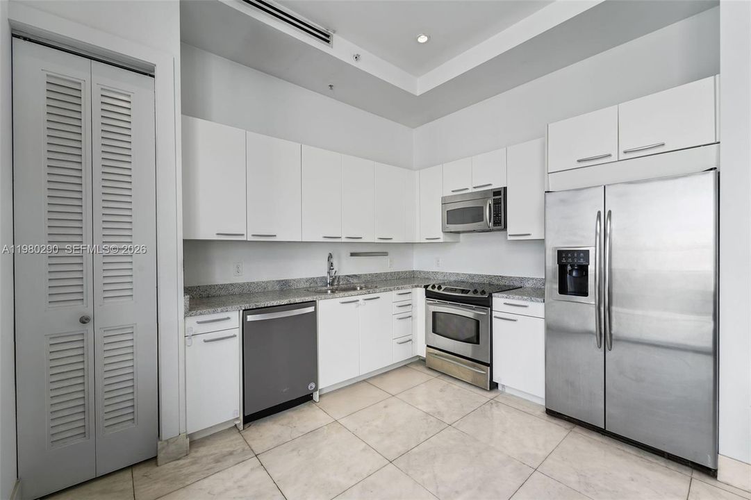 For Sale: $1,990,000 (2 beds, 2 baths, 1809 Square Feet)