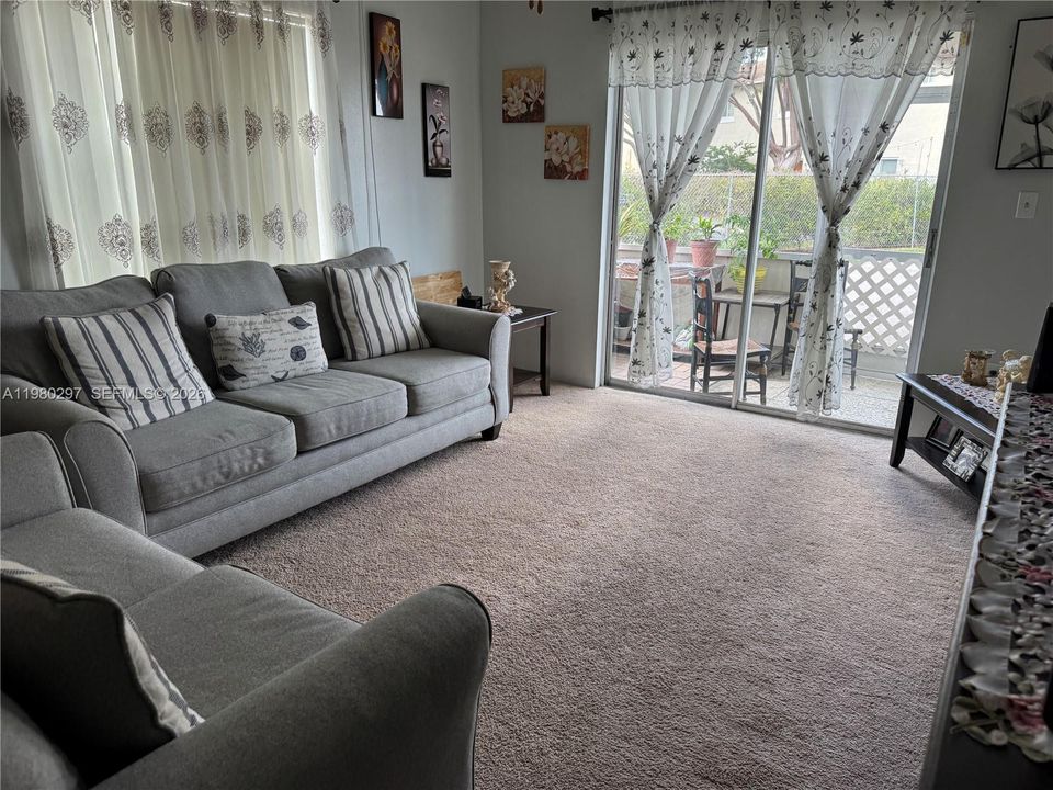 En Venta: $164,900 (2 camas, 2 baños, 1000 Pies cuadrados)
