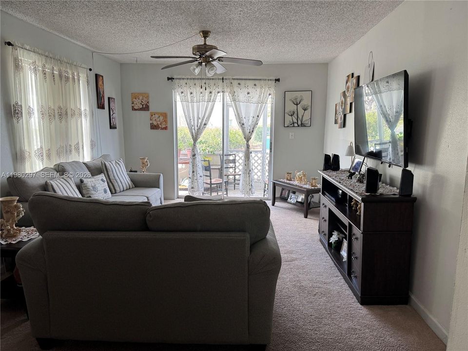 En Venta: $164,900 (2 camas, 2 baños, 1000 Pies cuadrados)