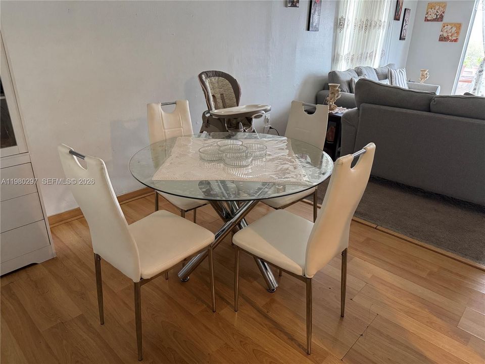 En Venta: $164,900 (2 camas, 2 baños, 1000 Pies cuadrados)