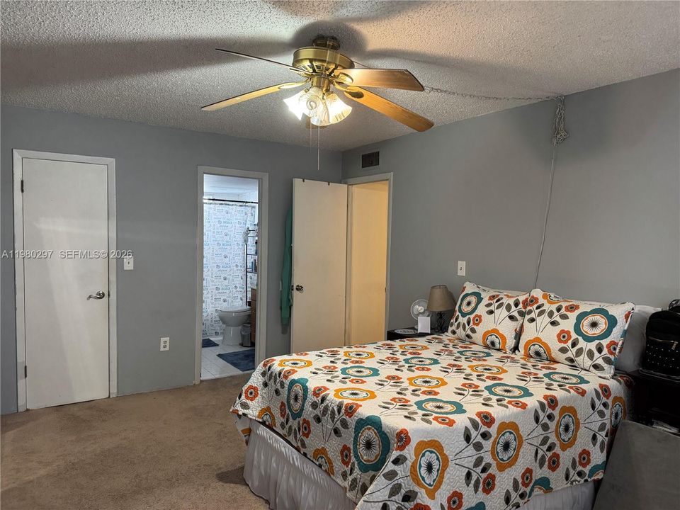 En Venta: $164,900 (2 camas, 2 baños, 1000 Pies cuadrados)