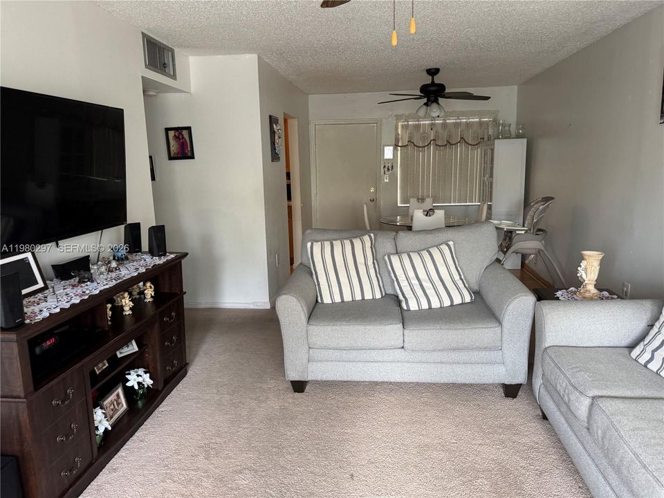 En Venta: $164,900 (2 camas, 2 baños, 1000 Pies cuadrados)