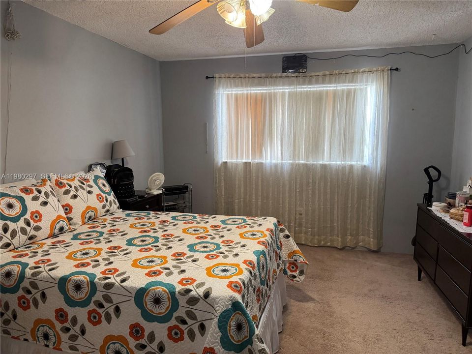 En Venta: $164,900 (2 camas, 2 baños, 1000 Pies cuadrados)