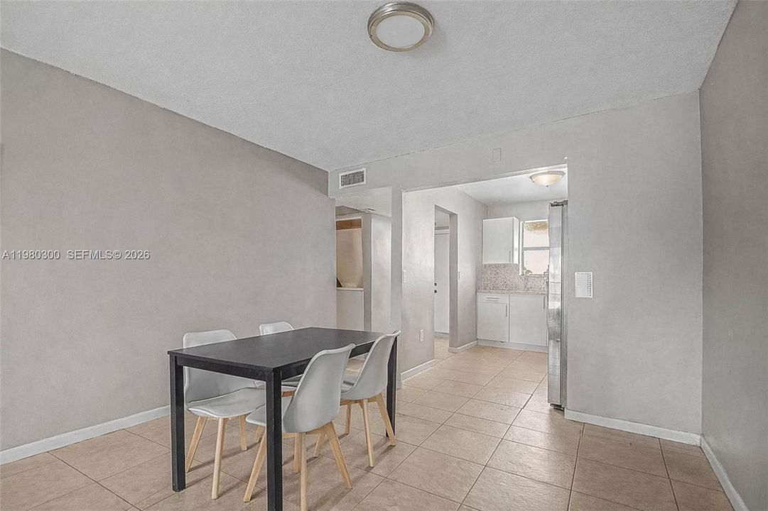 На продажу: $269,999 (2 спален, 2 ванн, 770 Квадратных фут)