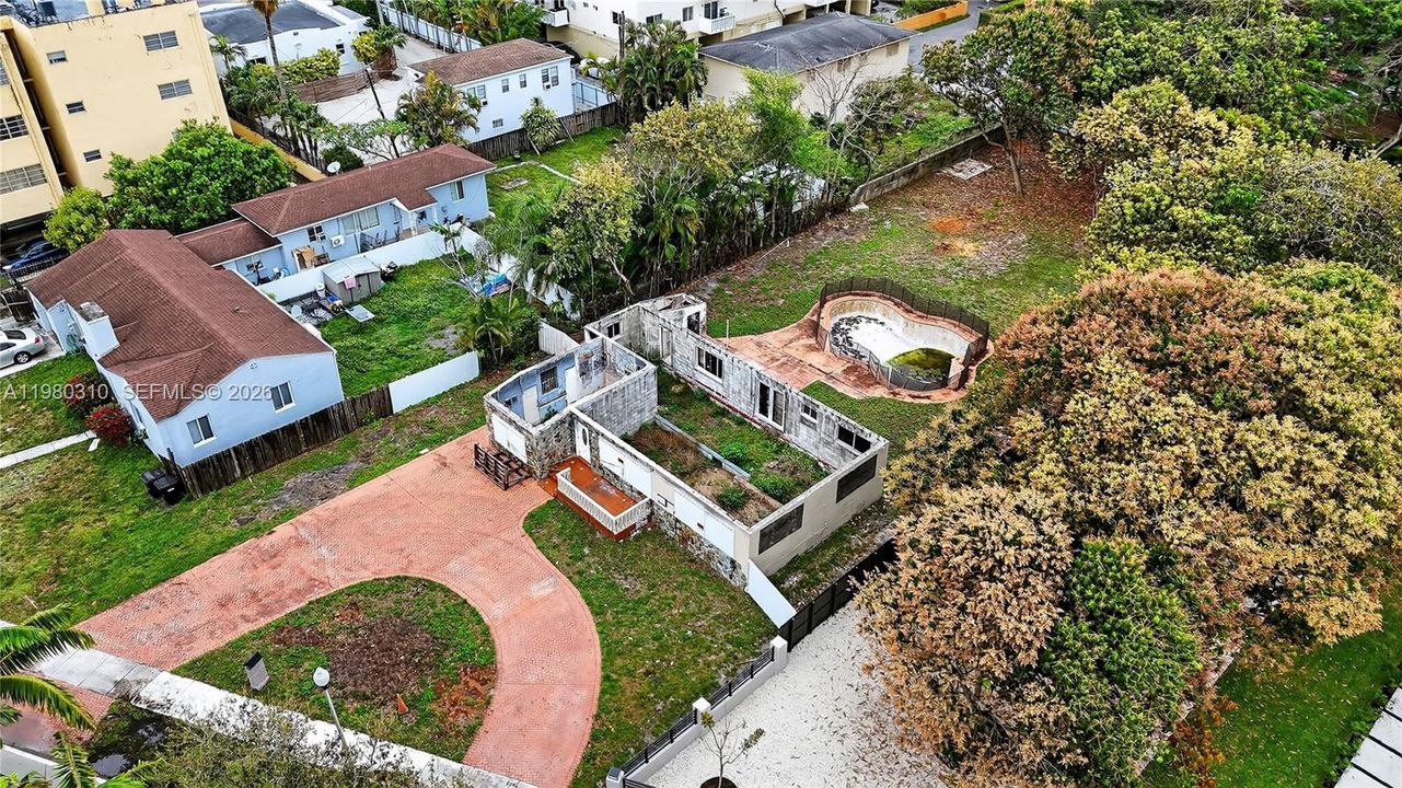 En Venta: $697,000 (0.38 acres)