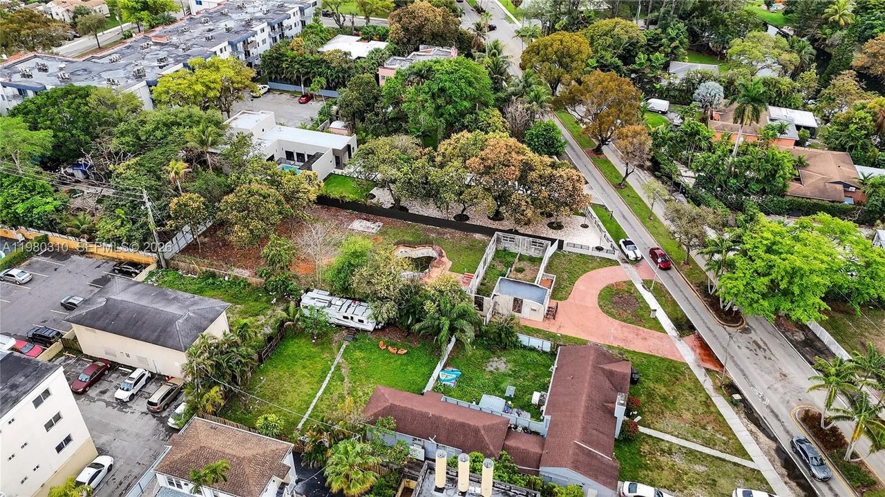 En Venta: $697,000 (0.38 acres)