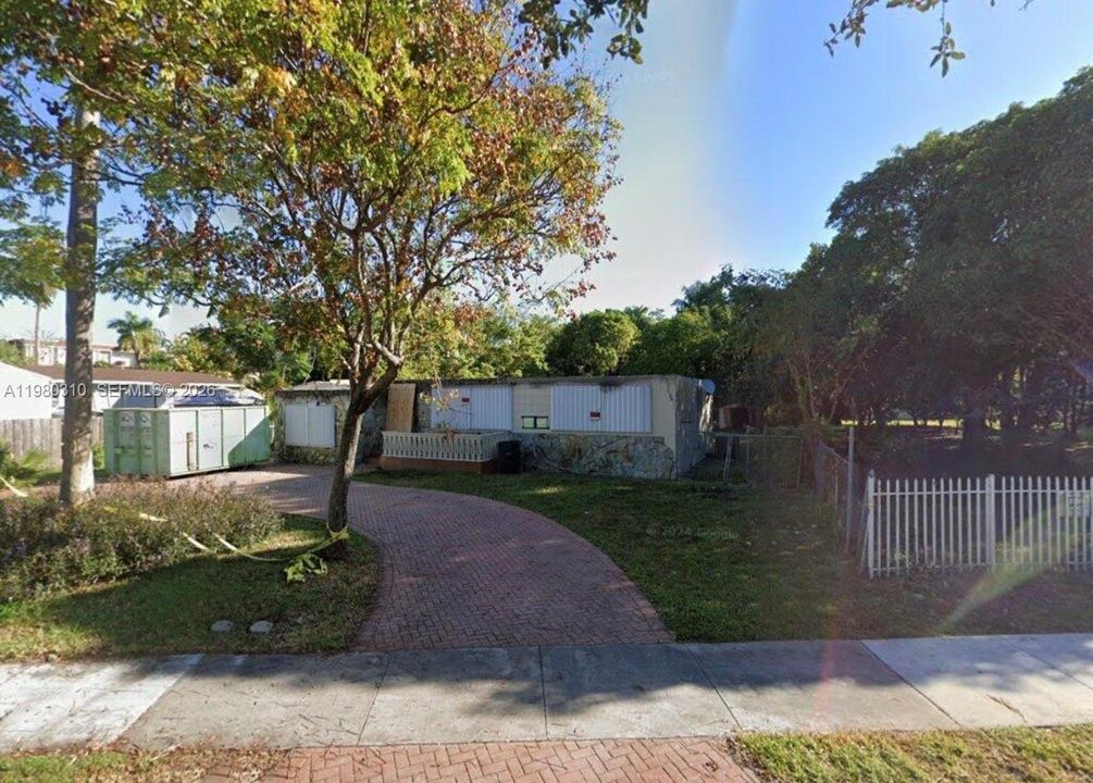 En Venta: $697,000 (0.38 acres)