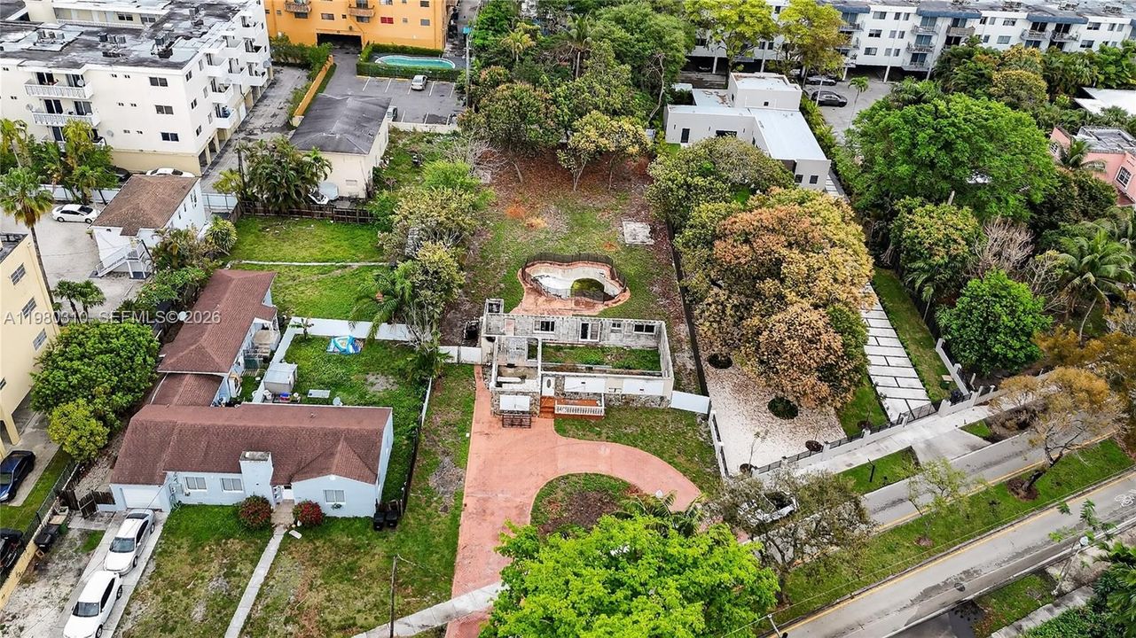 En Venta: $697,000 (0.38 acres)