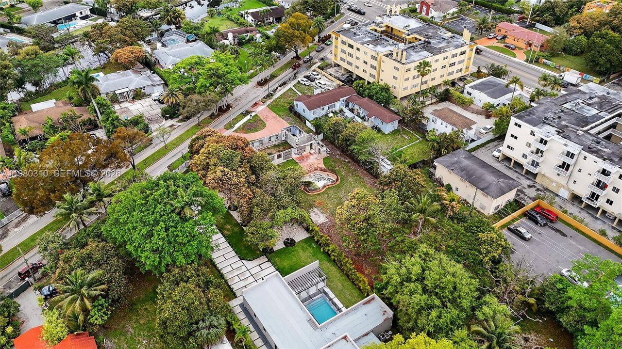 En Venta: $697,000 (0.38 acres)