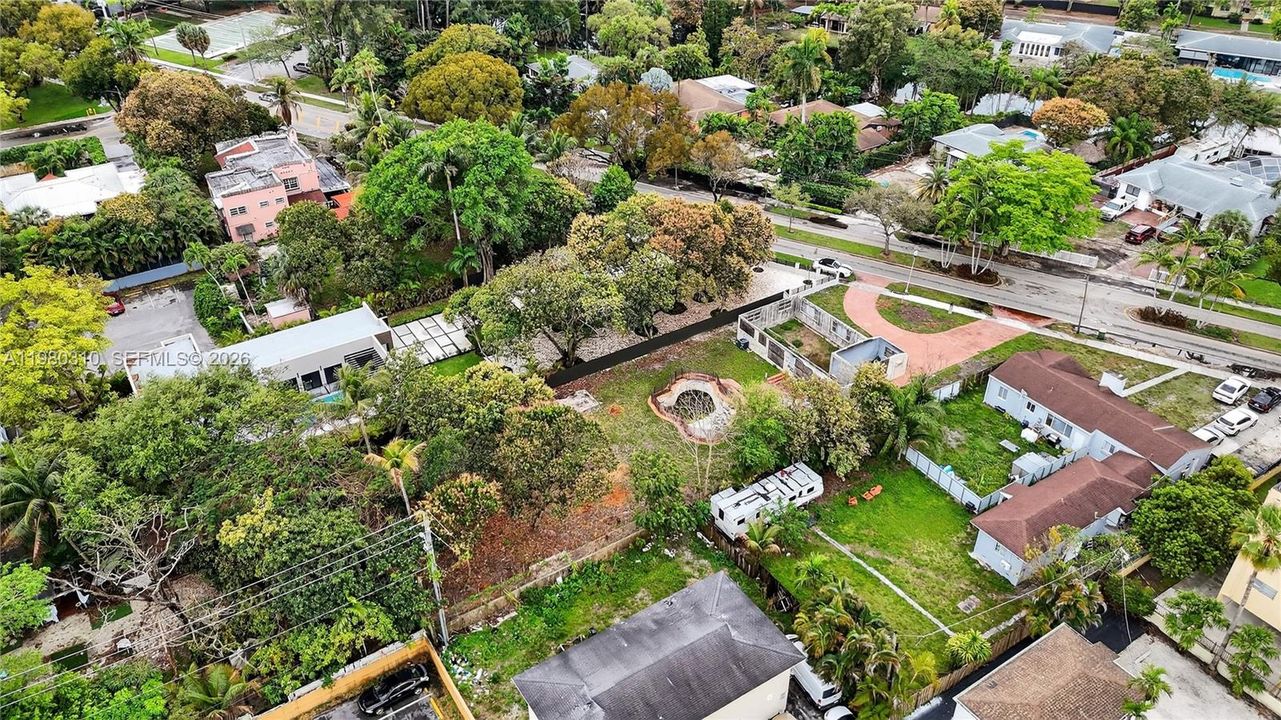 En Venta: $697,000 (0.38 acres)