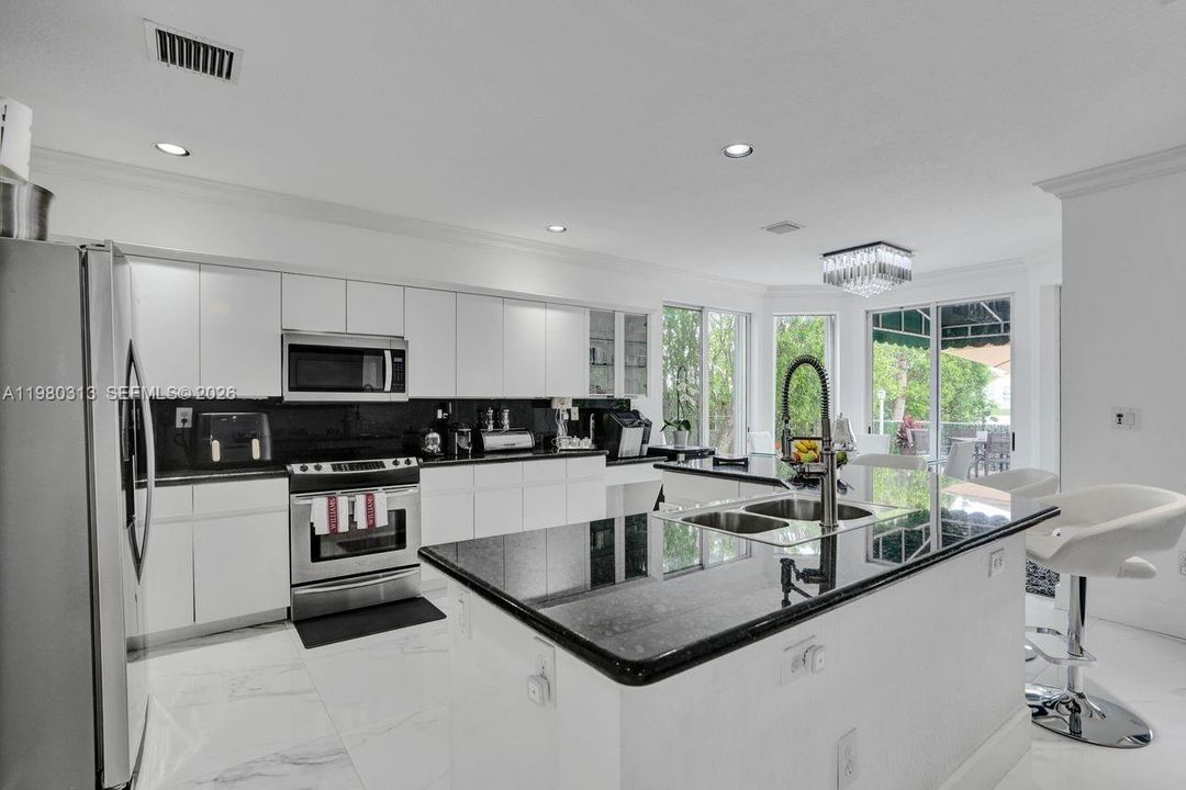 Activo con contrato: $1,575,000 (5 camas, 3 baños, 3052 Pies cuadrados)