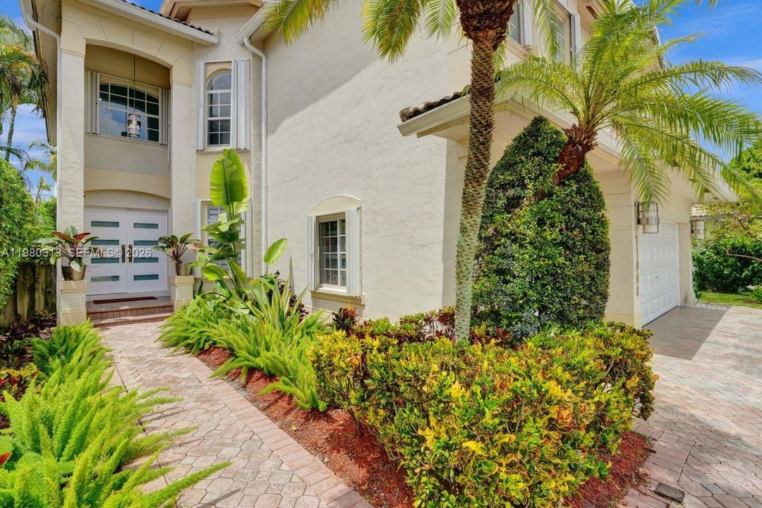 Activo con contrato: $1,575,000 (5 camas, 3 baños, 3052 Pies cuadrados)
