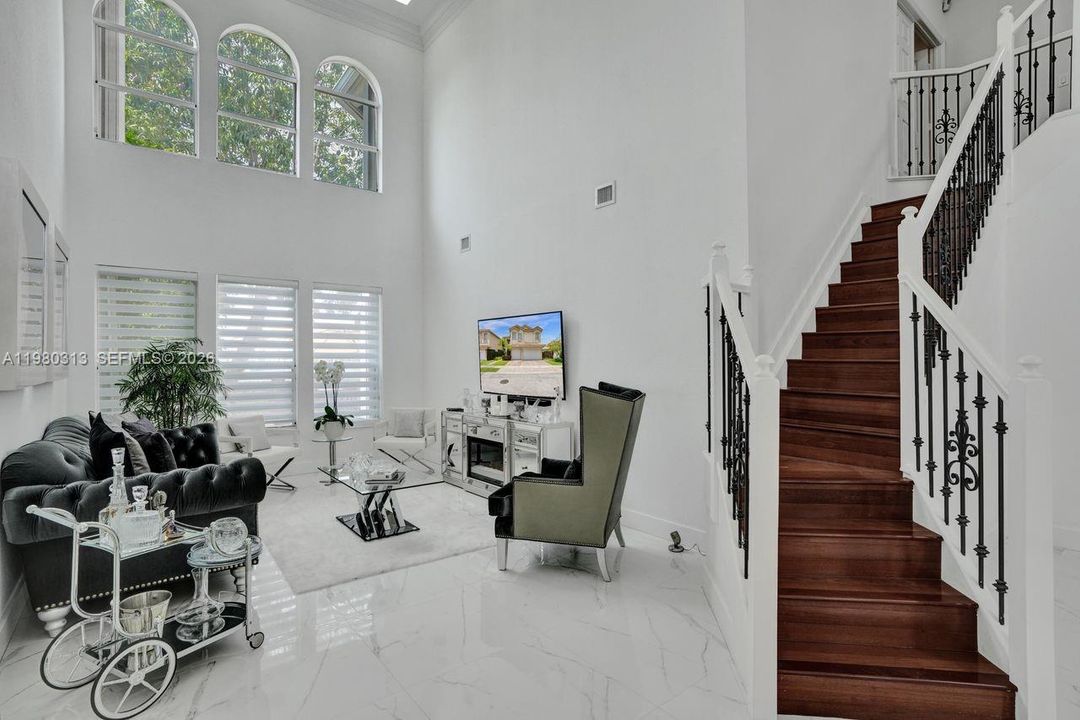 Activo con contrato: $1,575,000 (5 camas, 3 baños, 3052 Pies cuadrados)