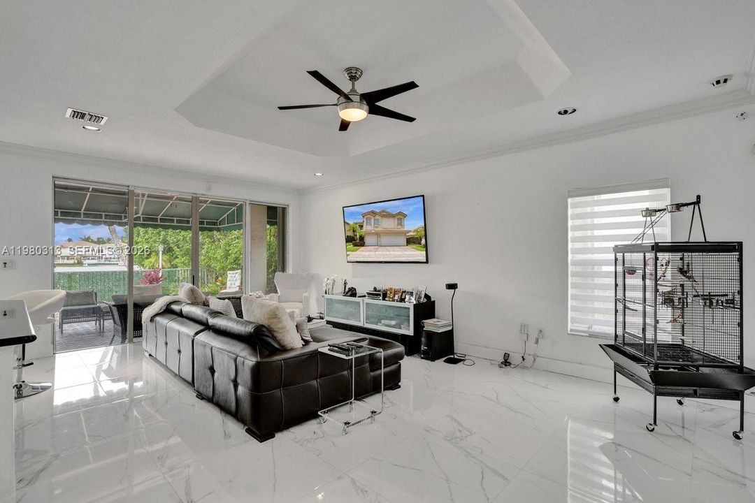 Activo con contrato: $1,575,000 (5 camas, 3 baños, 3052 Pies cuadrados)