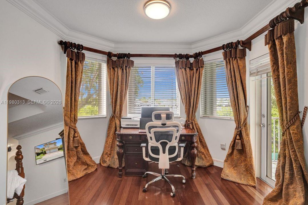 Activo con contrato: $1,575,000 (5 camas, 3 baños, 3052 Pies cuadrados)