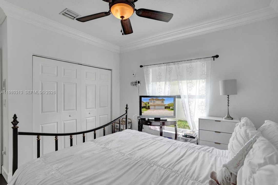 Activo con contrato: $1,575,000 (5 camas, 3 baños, 3052 Pies cuadrados)