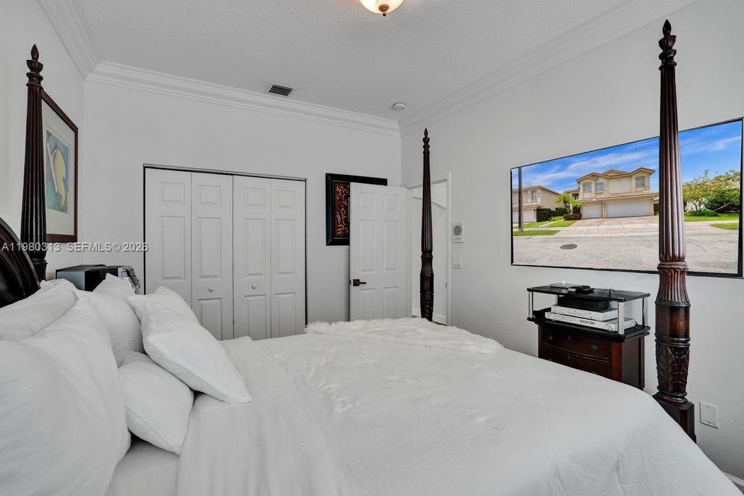 Activo con contrato: $1,575,000 (5 camas, 3 baños, 3052 Pies cuadrados)