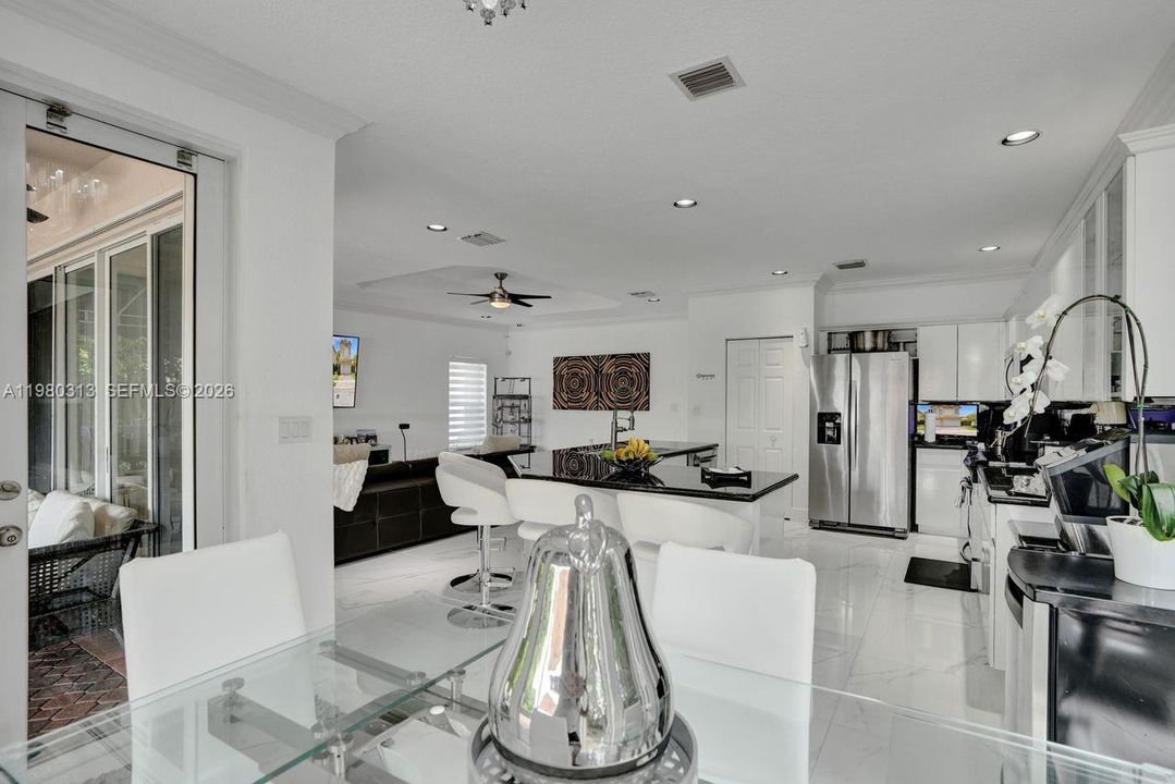 Activo con contrato: $1,575,000 (5 camas, 3 baños, 3052 Pies cuadrados)