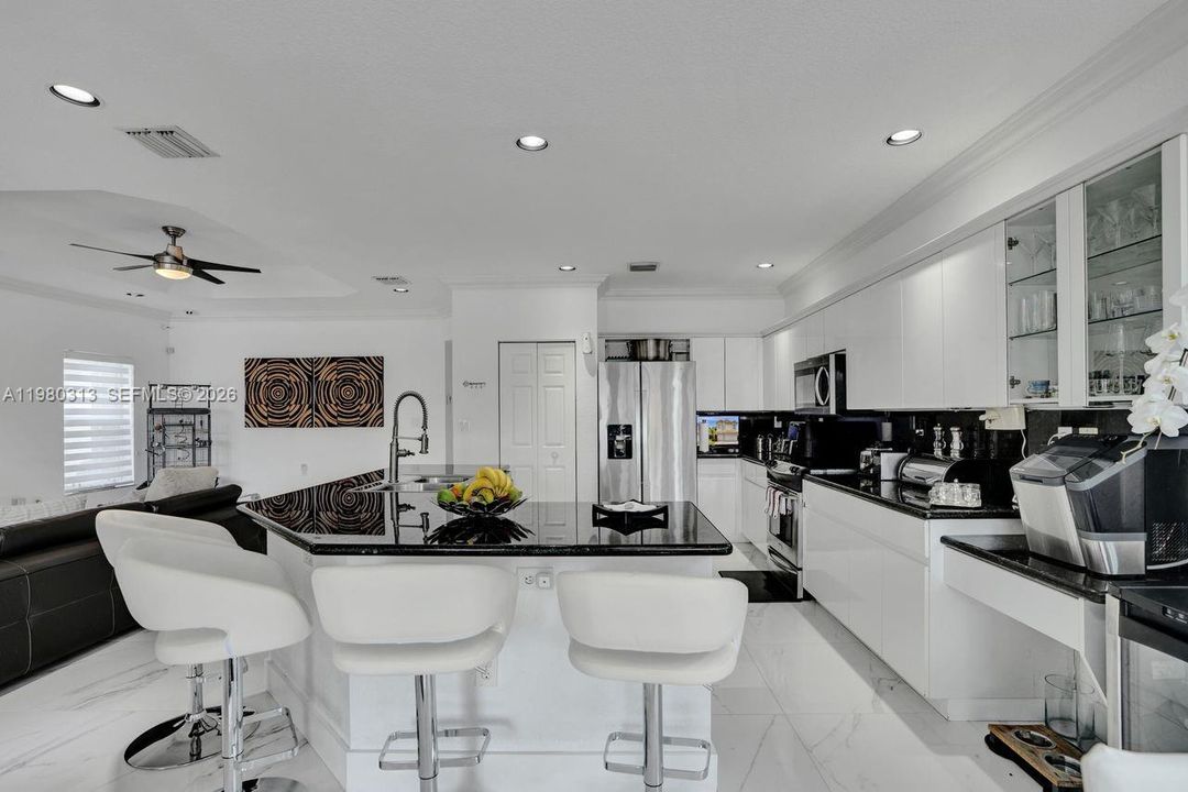 Activo con contrato: $1,575,000 (5 camas, 3 baños, 3052 Pies cuadrados)