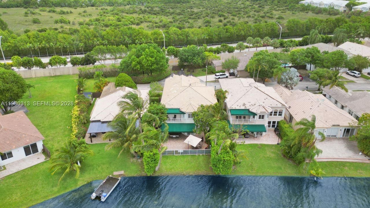 Activo con contrato: $1,575,000 (5 camas, 3 baños, 3052 Pies cuadrados)
