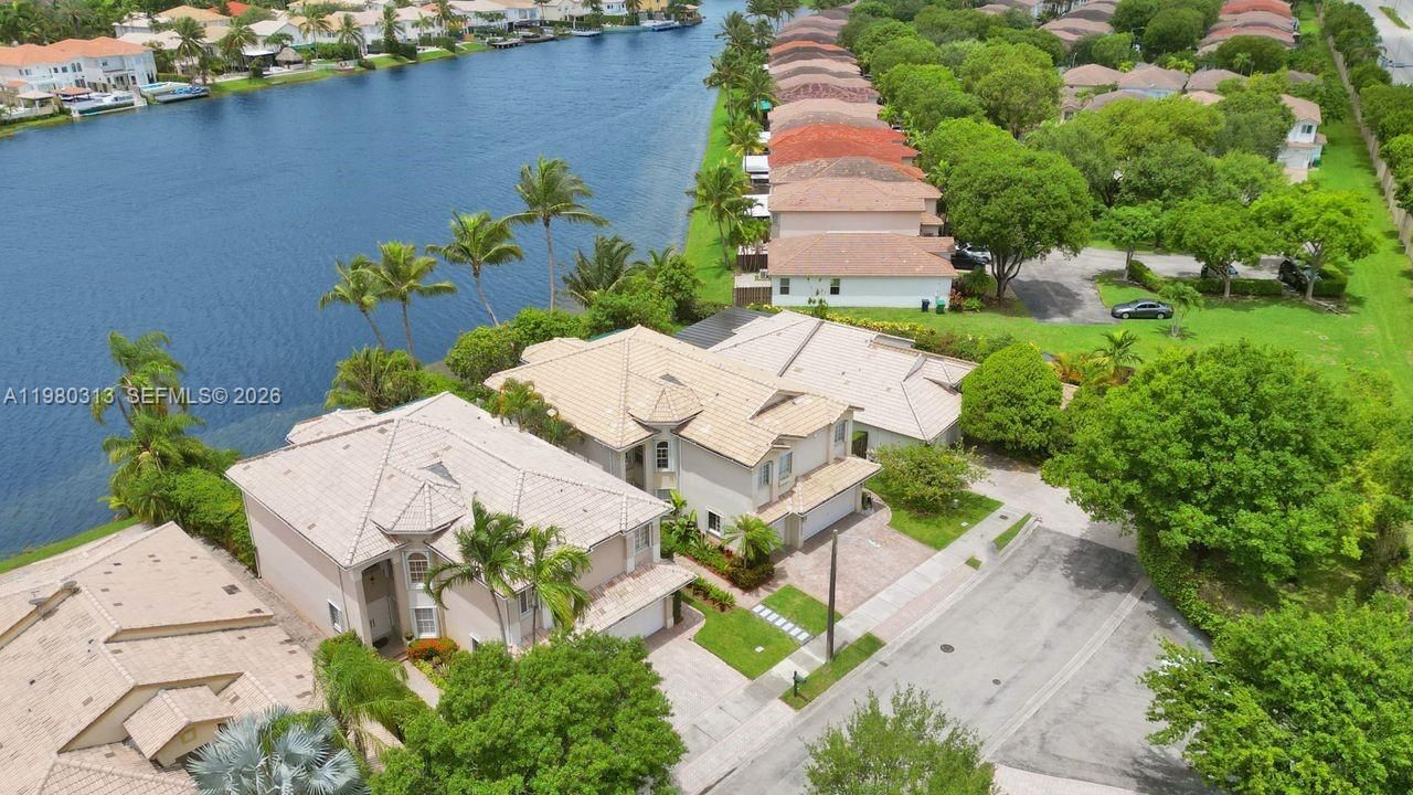 Activo con contrato: $1,575,000 (5 camas, 3 baños, 3052 Pies cuadrados)
